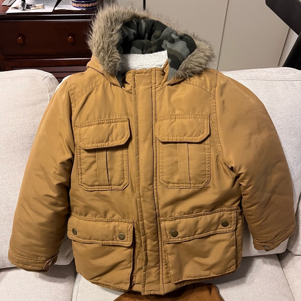 Carter's Tan Puffer Canvas Jacket Size 5/6 with Fur Hood in Excellent Condition